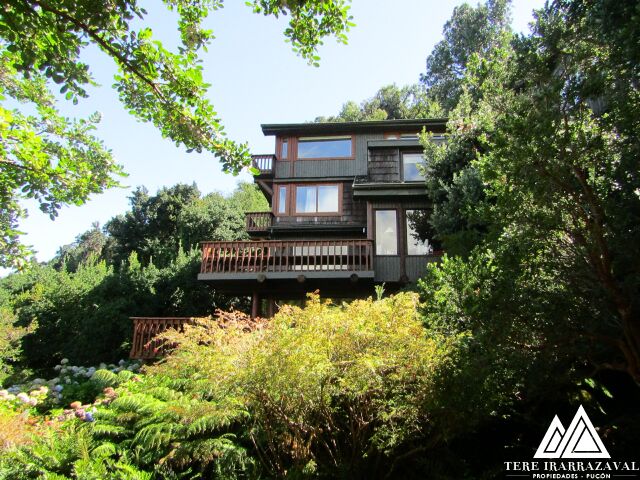 Arriendo Casa Península de Pucon, 6 dormitorios, 5 baños, mas servicio Codigo LH-1